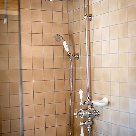 Historisches Baderhaus Mit Eigenem Saunauhaus Nyaraló *